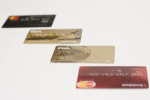  Juros do rotativo do cartão de crédito caem para 415,3%