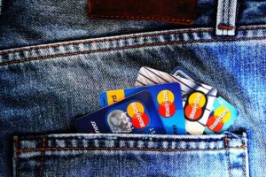 Cartão de crédito: saiba como os juros são aplicados e calculados