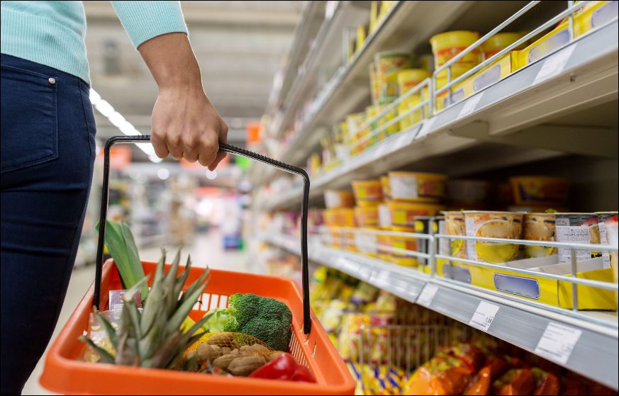 Consumo em supermercados cresce no bimestre na base anual, mas recua em fevereiro, em relação ao mês anterior