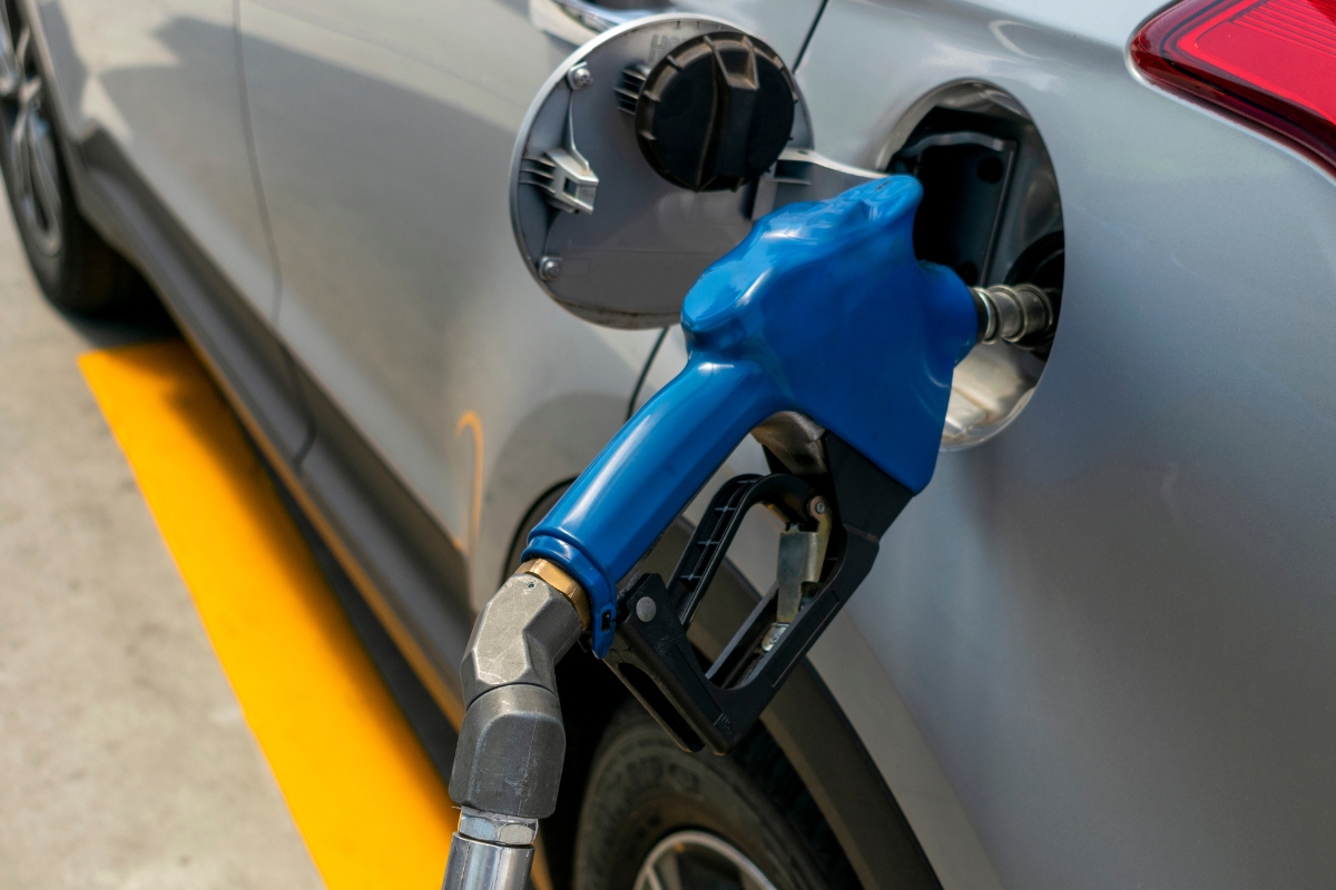 Preços dos combustíveis estão mais elevados em 2024, pressionando a renda dos motoristas do país
