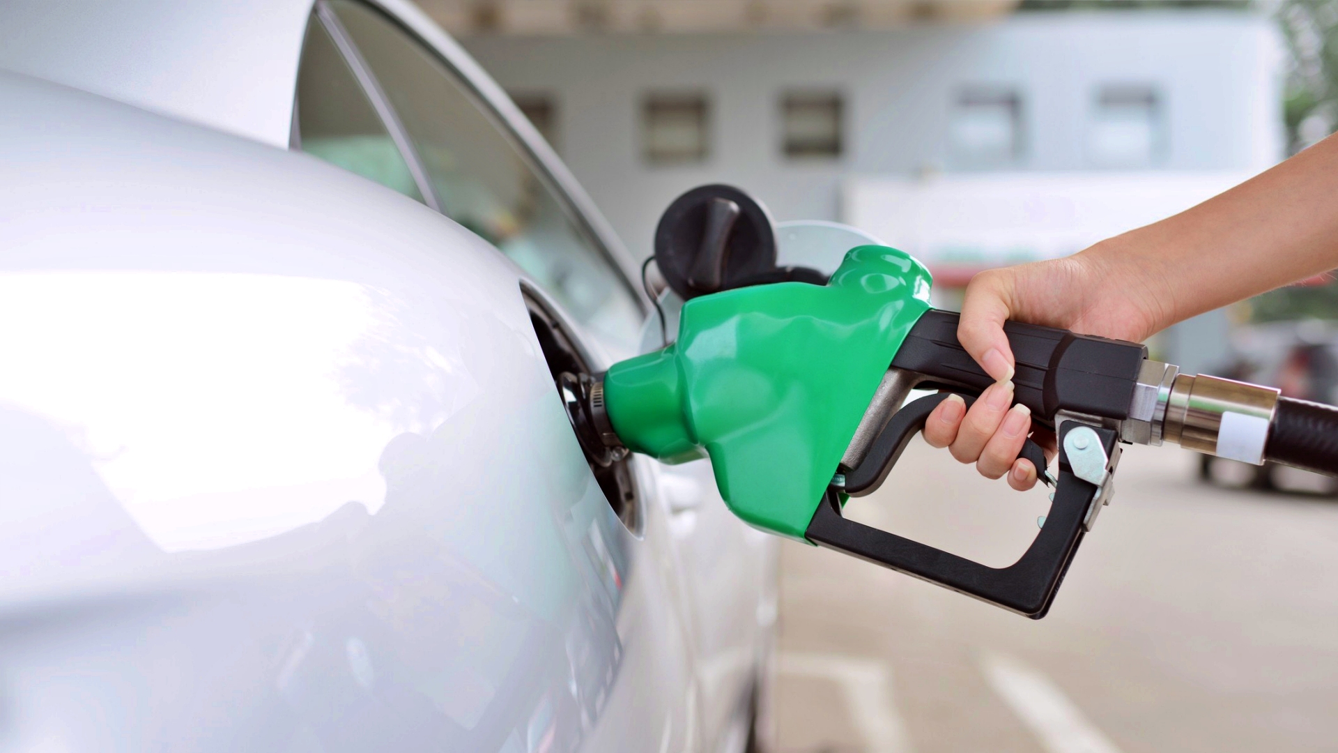 Preço da gasolina cai na semana, mas recuo é bem leve