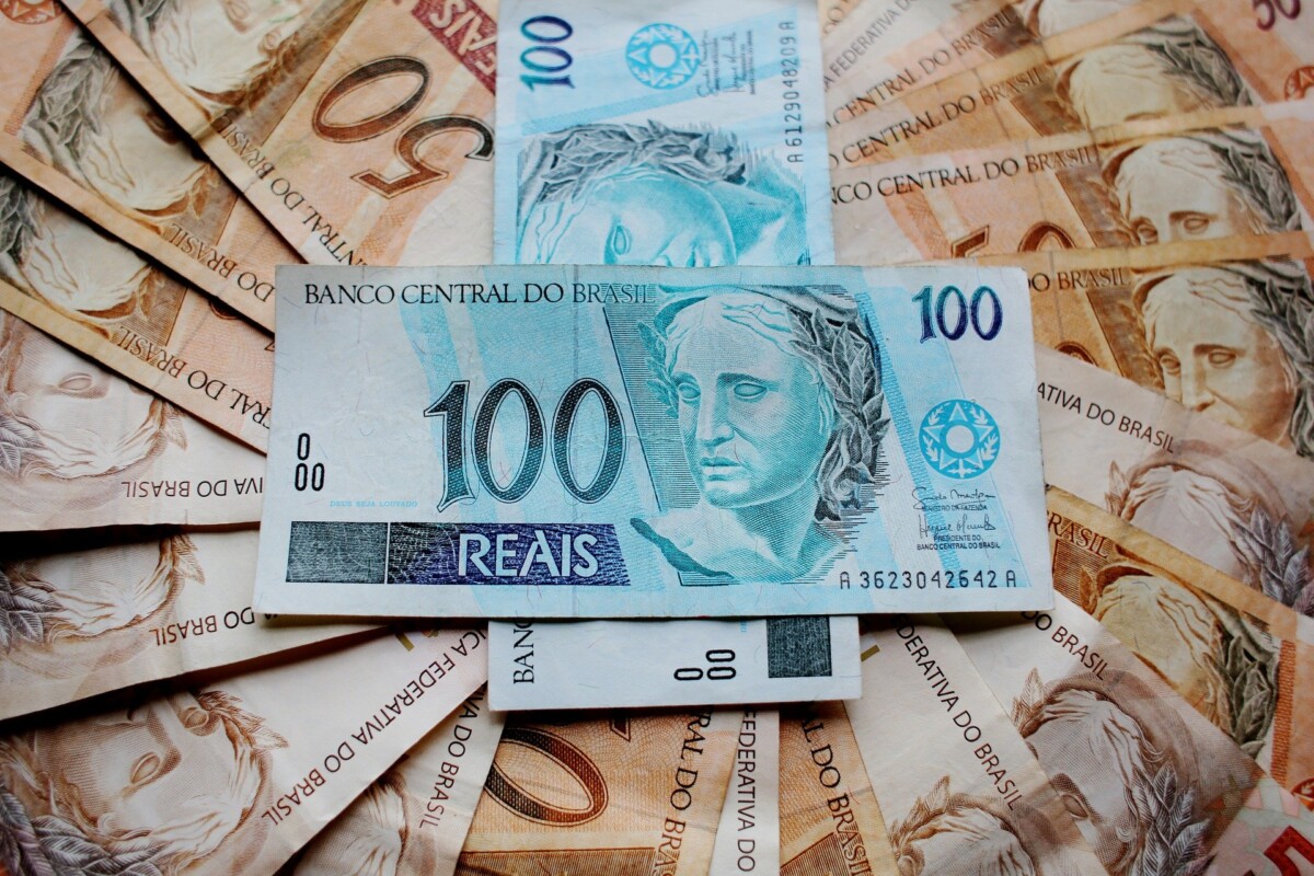 Brasileiros já pagaram R$ 1 trilhão e 167 bilhões em impostos neste ano