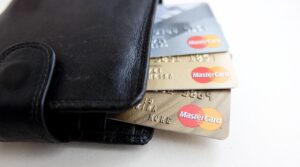 Dívidas judiciais agora podem ser parceladas no cartão de crédito NESTE estado; veja qual