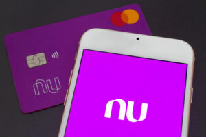 Nubank perde 1,2 milhão de clientes ativos; entenda o que aconteceu