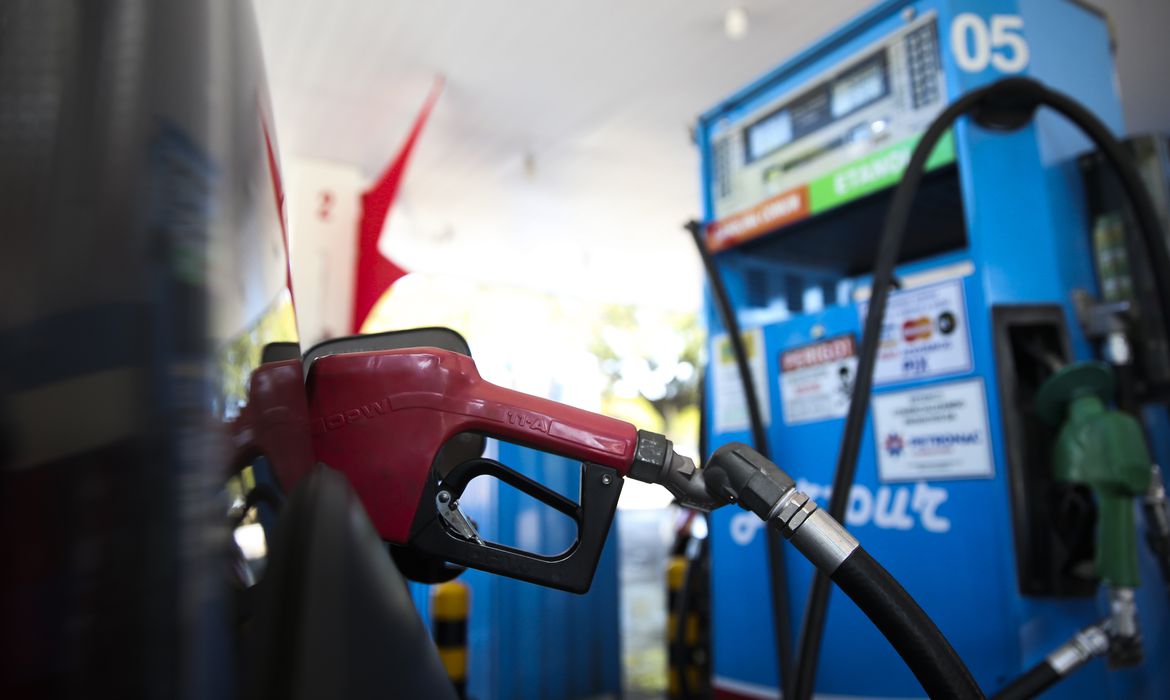 Motoristas do Brasil estão sofrendo com os preços elevados do etanol e da gasolina em 2024