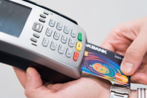 Cartão de crédito internacional oferece pontos em dobro neste mês